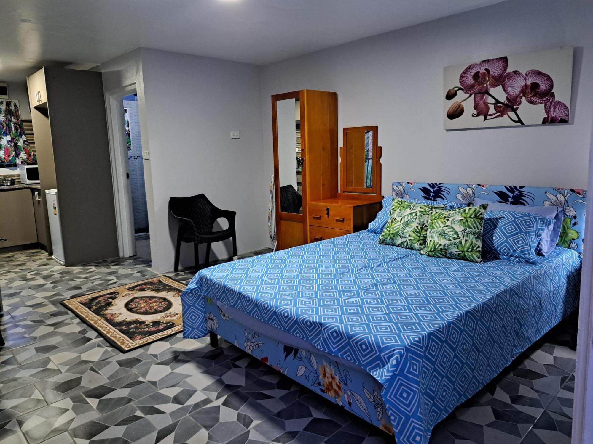 Tropical Almond Haven Bed & Breakfast Сува Екстериор снимка